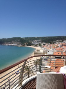 Sesimbra har ca 5000 invånare och ligger fint i en liten dal i en skyddad vik.