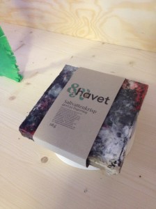 Allt hämtat från havet, både material till asken och innehållet.